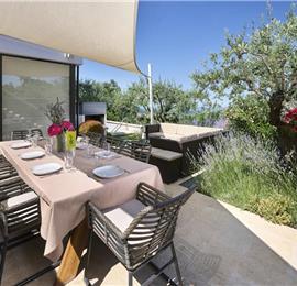 4 Bedroom Luxury Villa Retreat with Heated Infinity Pool near Buje, Sleeps 8-10